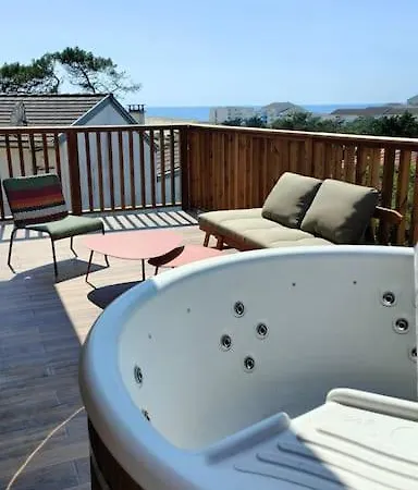 Camelia Rose Vue Et Jacuzzi